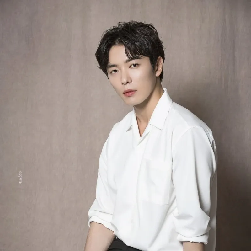 Momen yang diabadikan oleh penggemar Kim Jaewook
