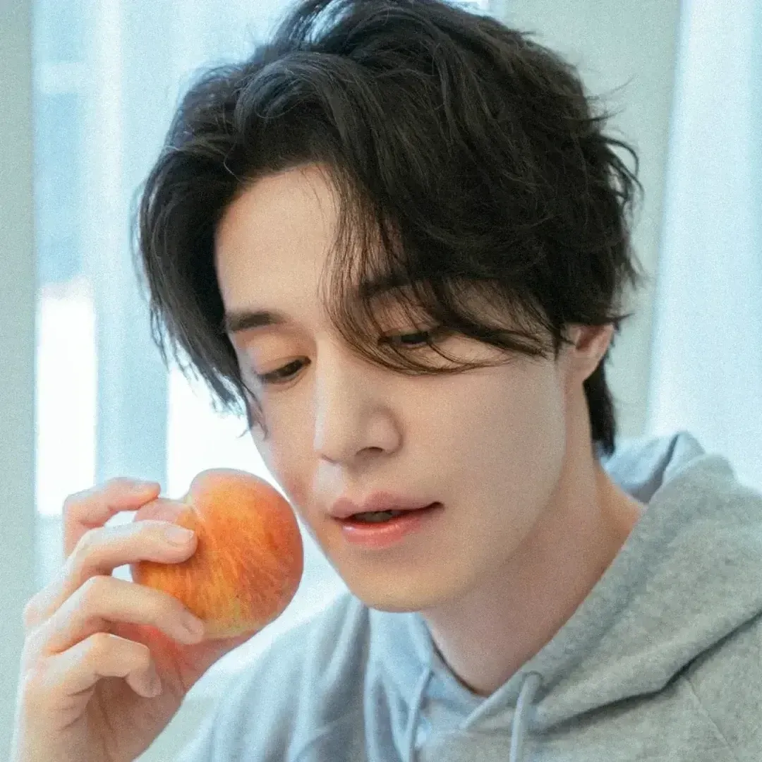 Recent activity shot of Lee Dongwook