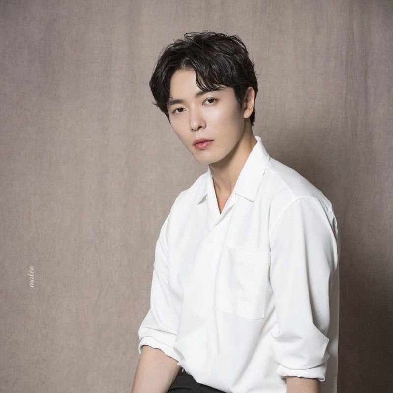 粉絲拍下的金材昱瞬間