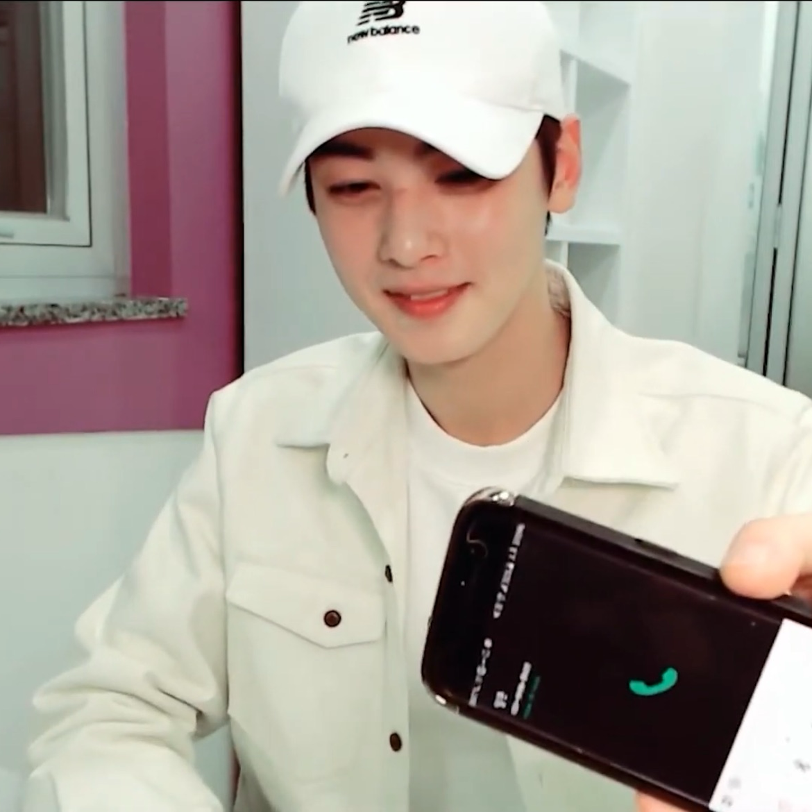 Behind-the-scenes cut of Cha Eunwoo