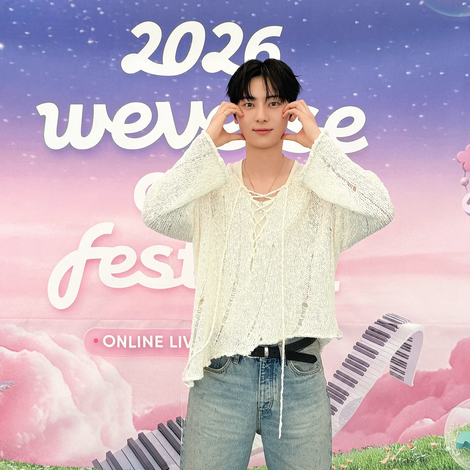 Behind-the-scenes cut of Hwang Minhyun