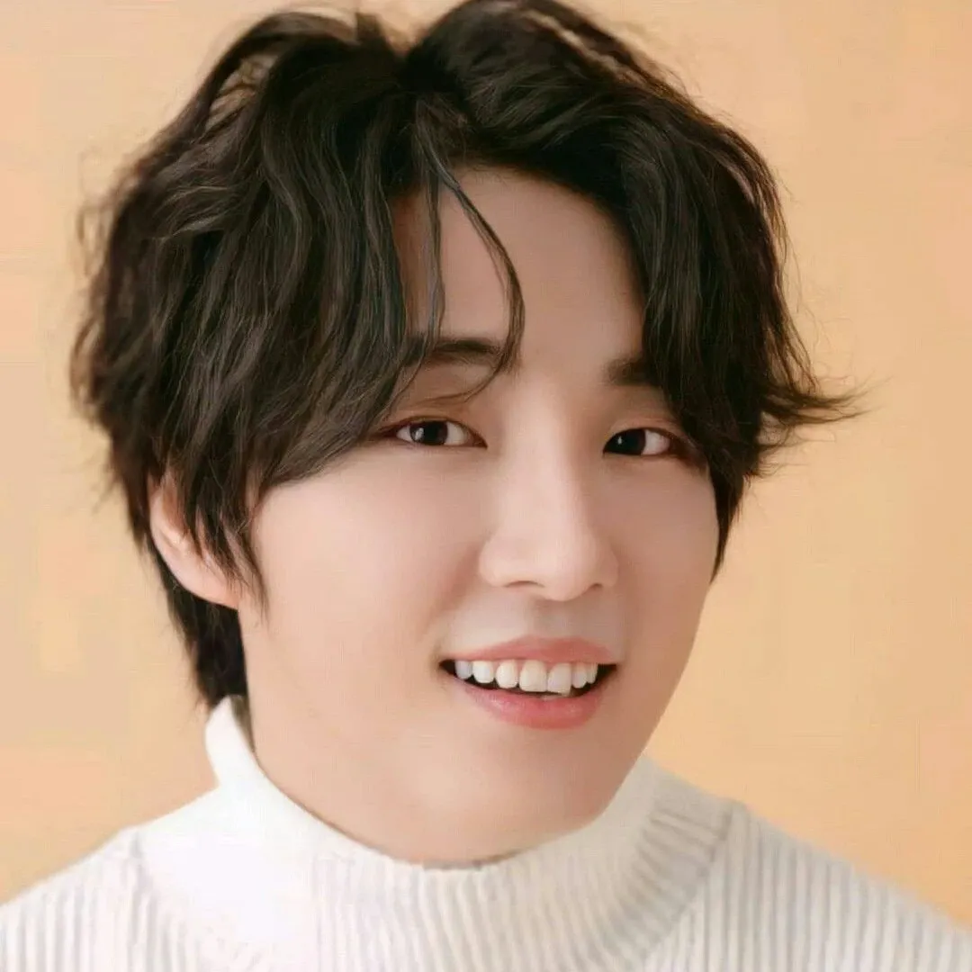 Latest photo of Yoon Shiyoon