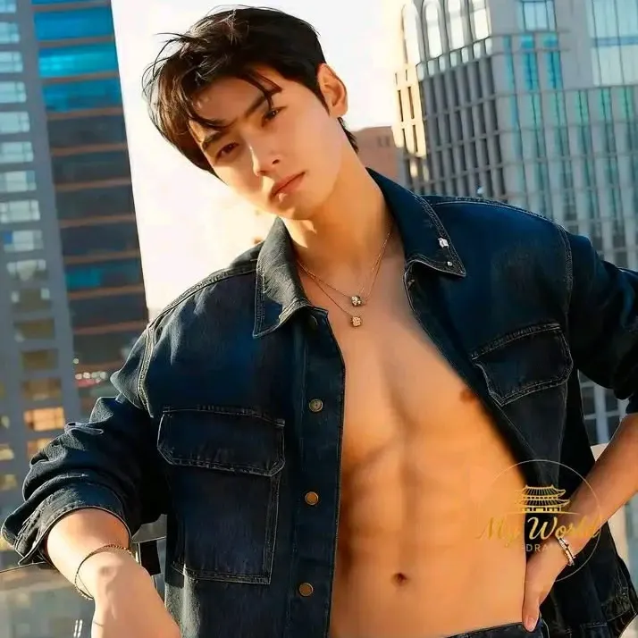 Latest photo of Cha Eunwoo