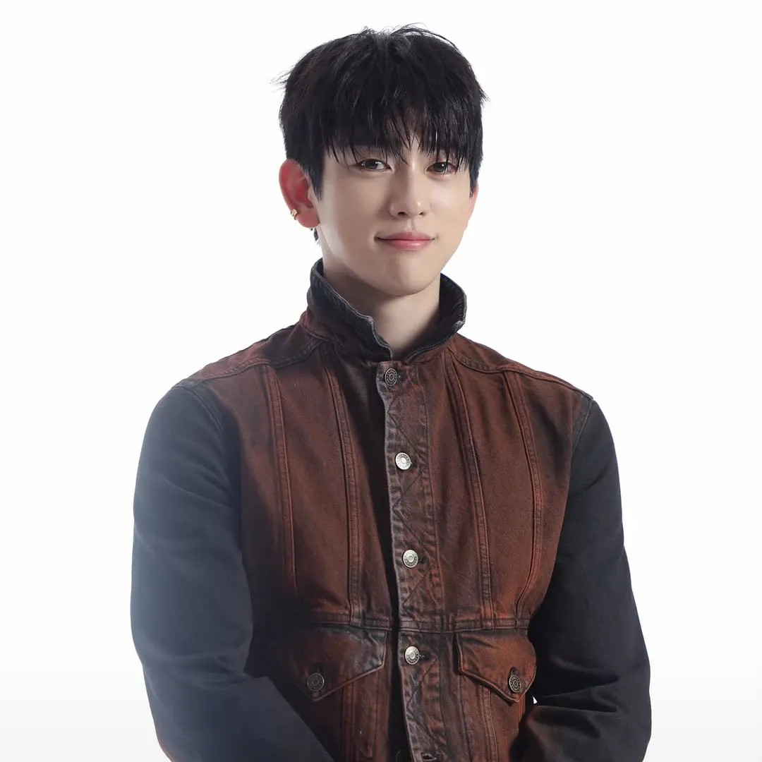 Recent activity shot of Park Jinyoung