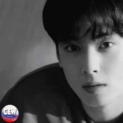 Behind-the-scenes cut of Cha Eunwoo