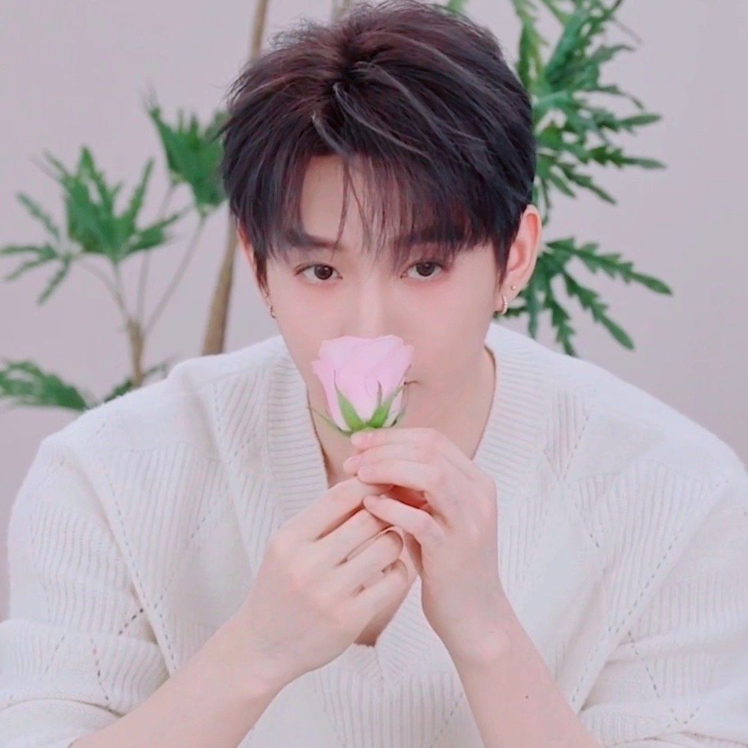 Latest photo of Deng Wei