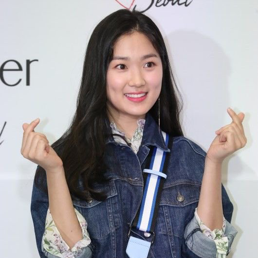 Recent activity shot of Kim Hyeyoon