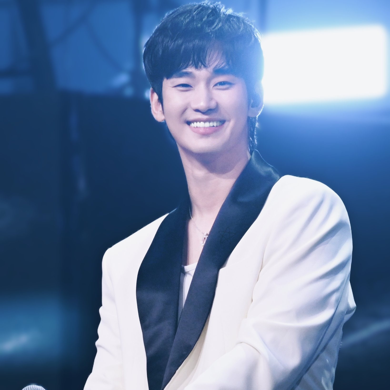 Behind-the-scenes cut of Kim Soohyun