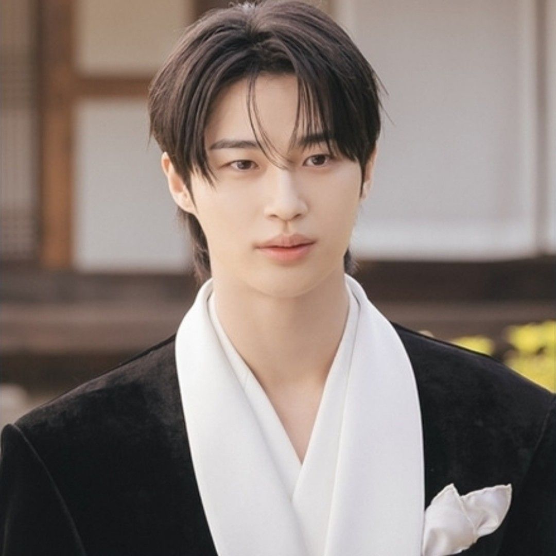 Behind-the-scenes cut of Byeon Wooseok