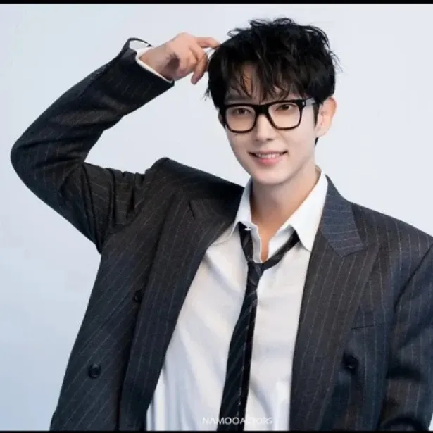 Behind-the-scenes cut of Lee Joongi