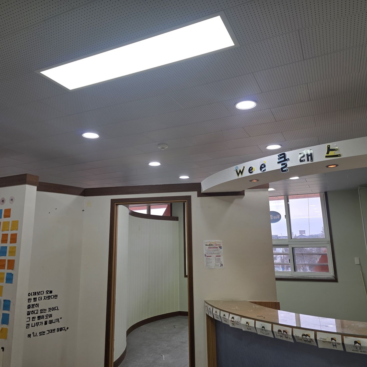 粉丝拍下的李灿元瞬间