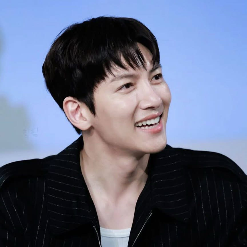 粉丝拍下的池昌旭瞬间