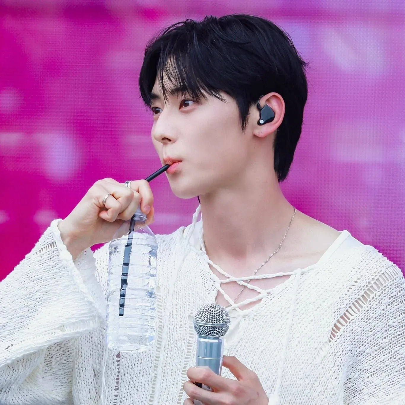 Behind-the-scenes cut of Hwang Minhyun