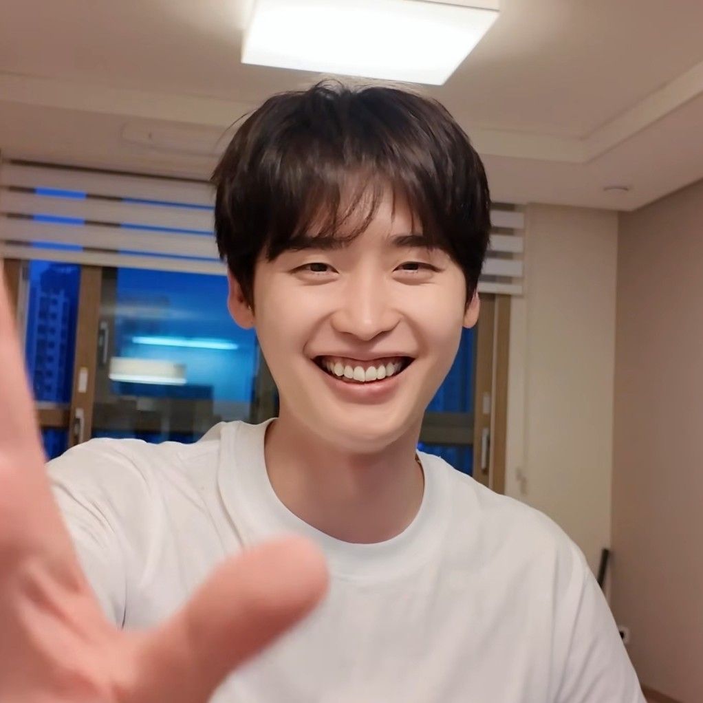 イ・ジョンソクの最新写真