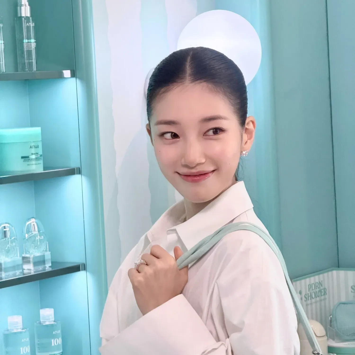 Recent activity shot of Bae Suzy
