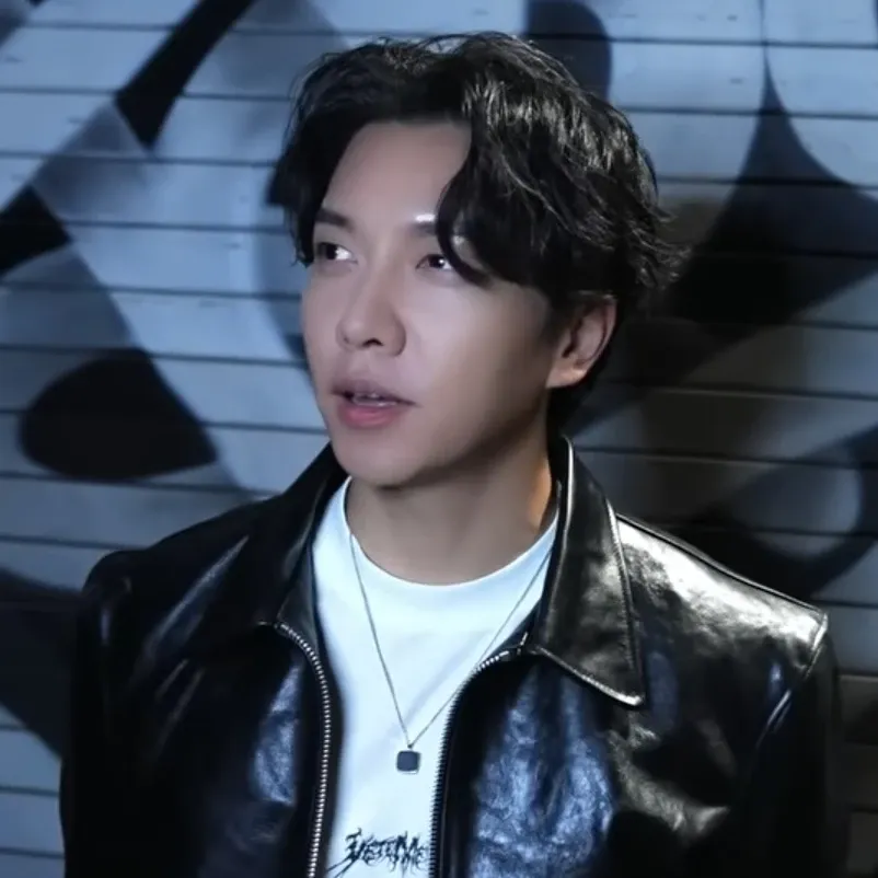 A moment captured by a fan of Lee Seunggi