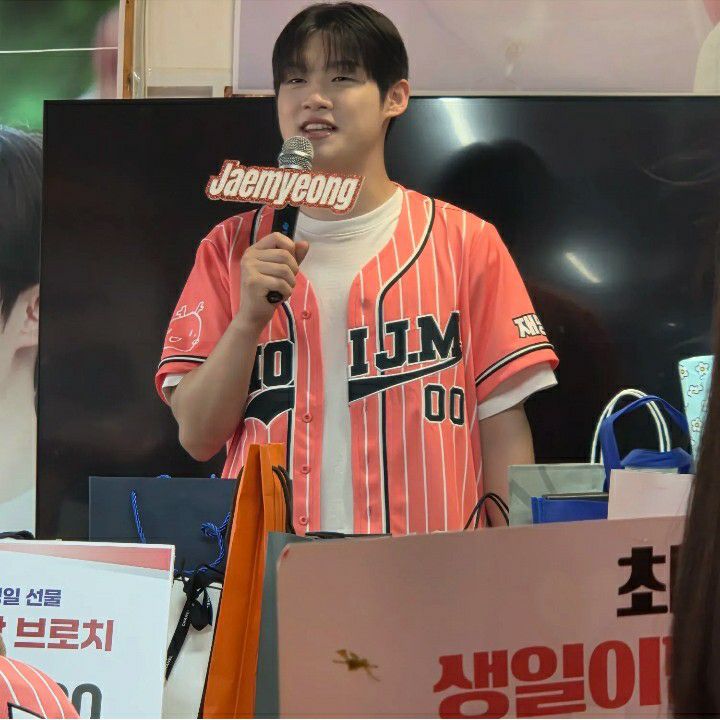 A moment captured by a fan of Choi Jaemyeong