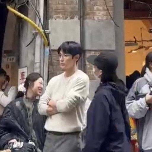 A moment captured by a fan of Lee Joongi