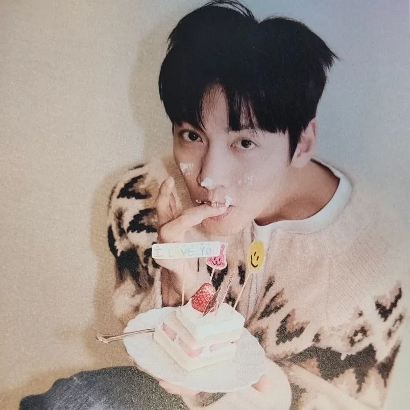 Behind-the-scenes cut of Ji Changwook