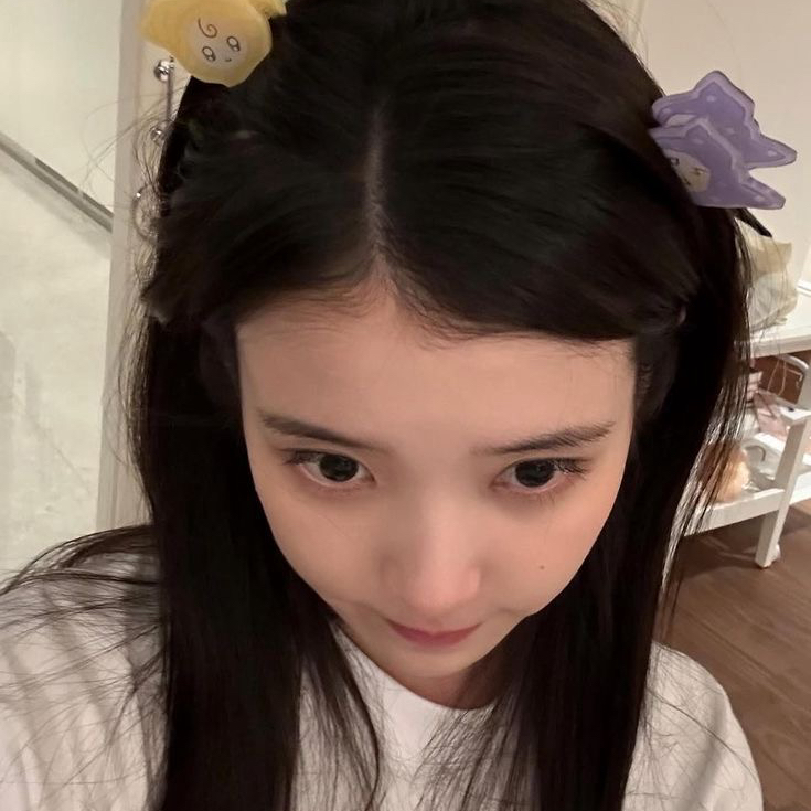 Behind-the-scenes cut of IU