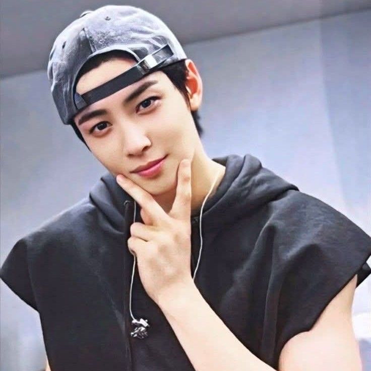 Foto kegiatan terbaru dari Cha Eunwoo