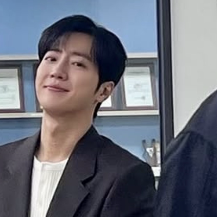 Behind-the-scenes cut of Lee Sangyeob