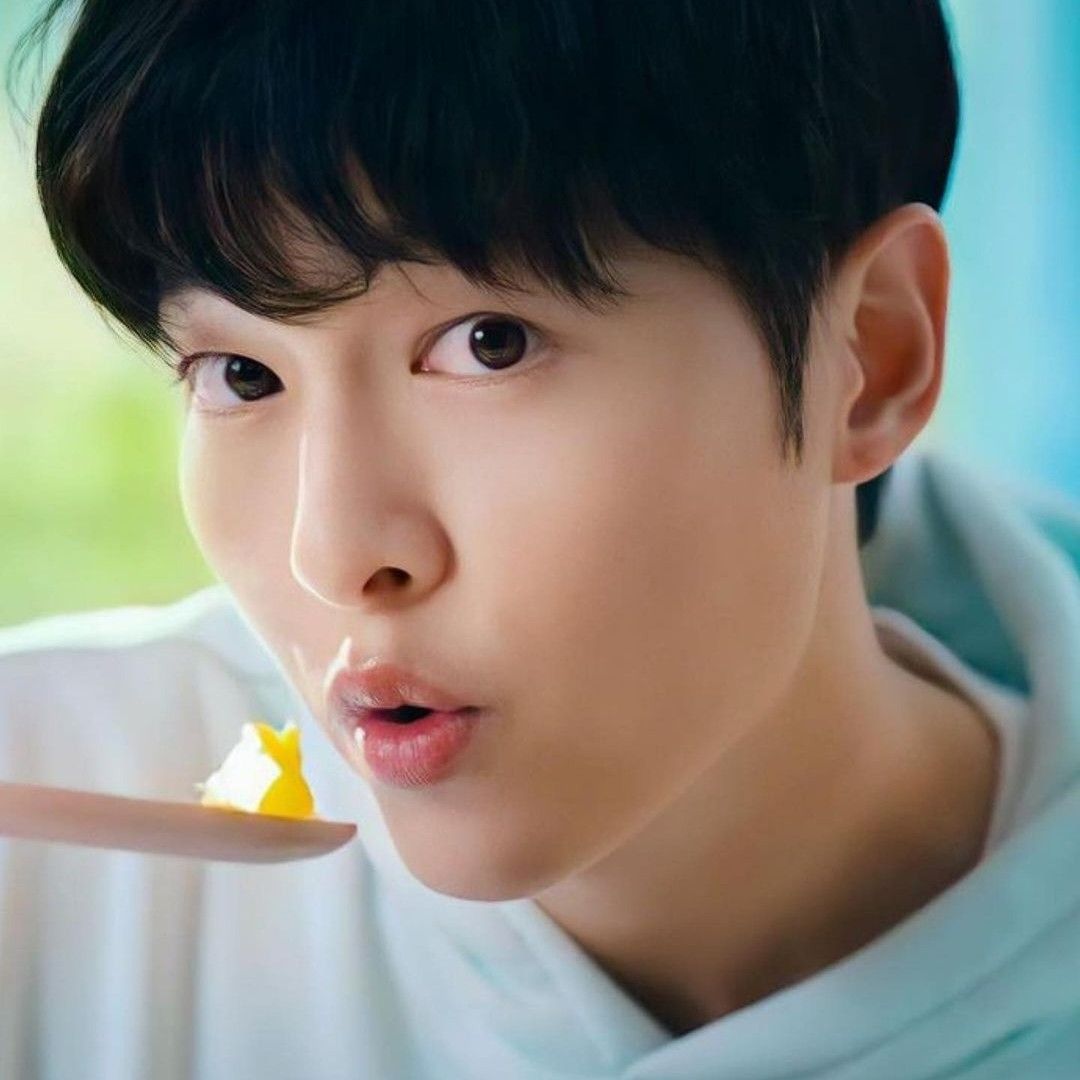 Momen yang diabadikan oleh penggemar Song Joongki