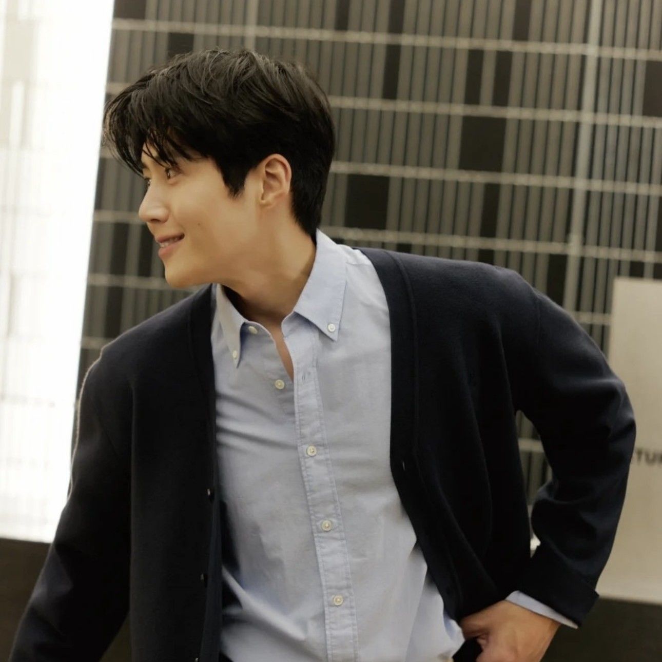 Behind-the-scenes cut of Kim Seonho