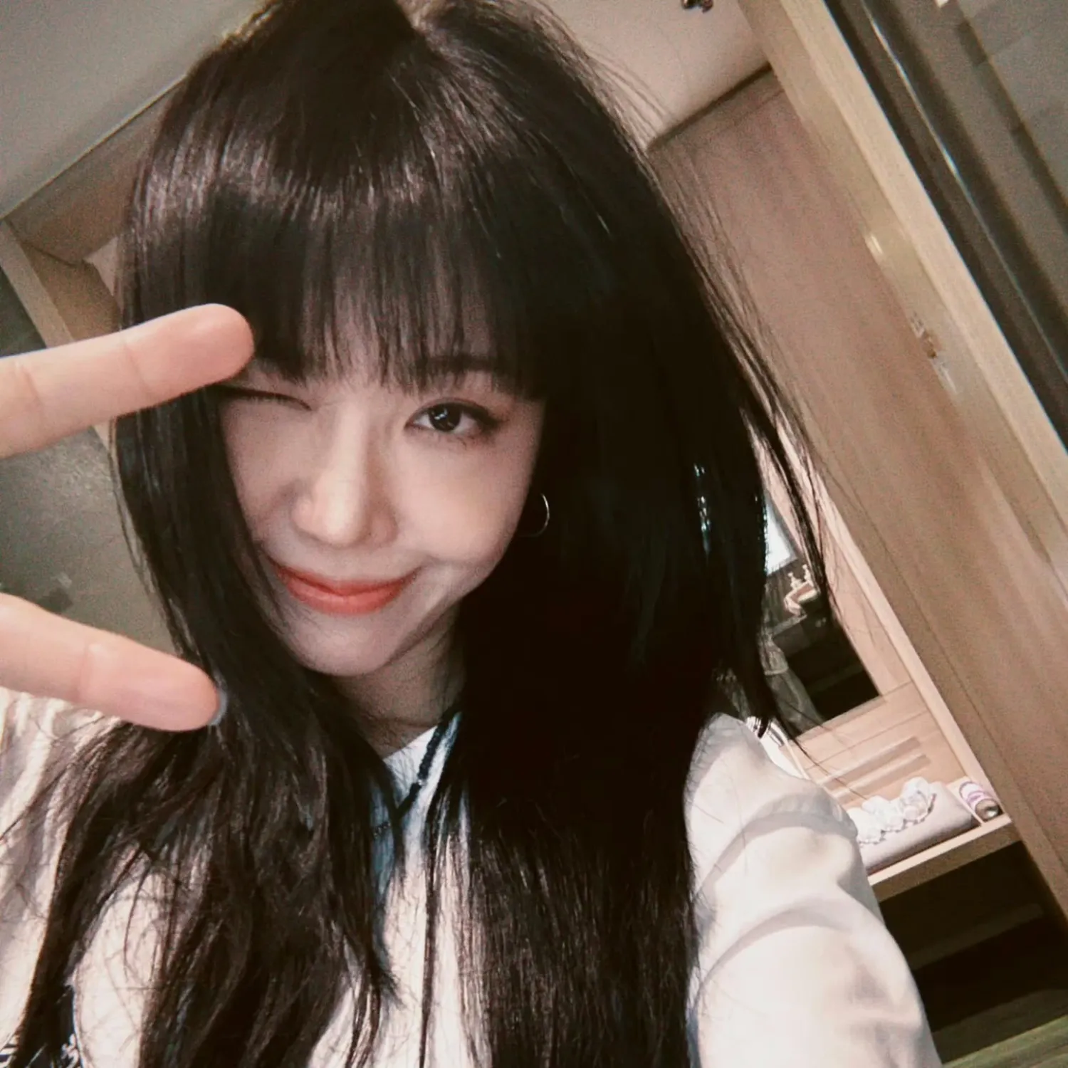 Behind-the-scenes cut of Jung Eunji