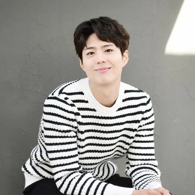 A moment captured by a fan of Park Bogum