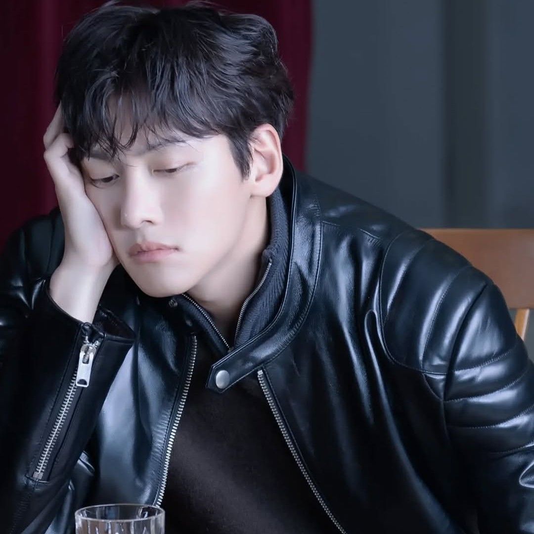 粉丝拍下的池昌旭瞬间