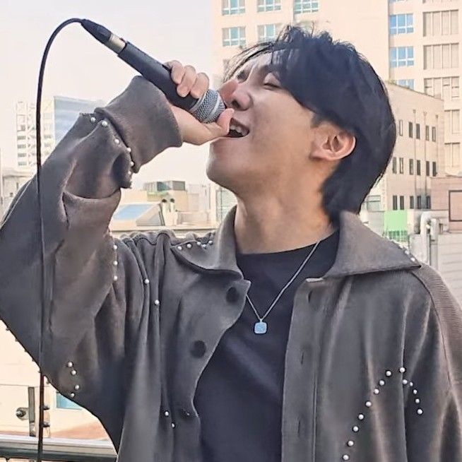 Foto terbaru dari Lee Seunggi