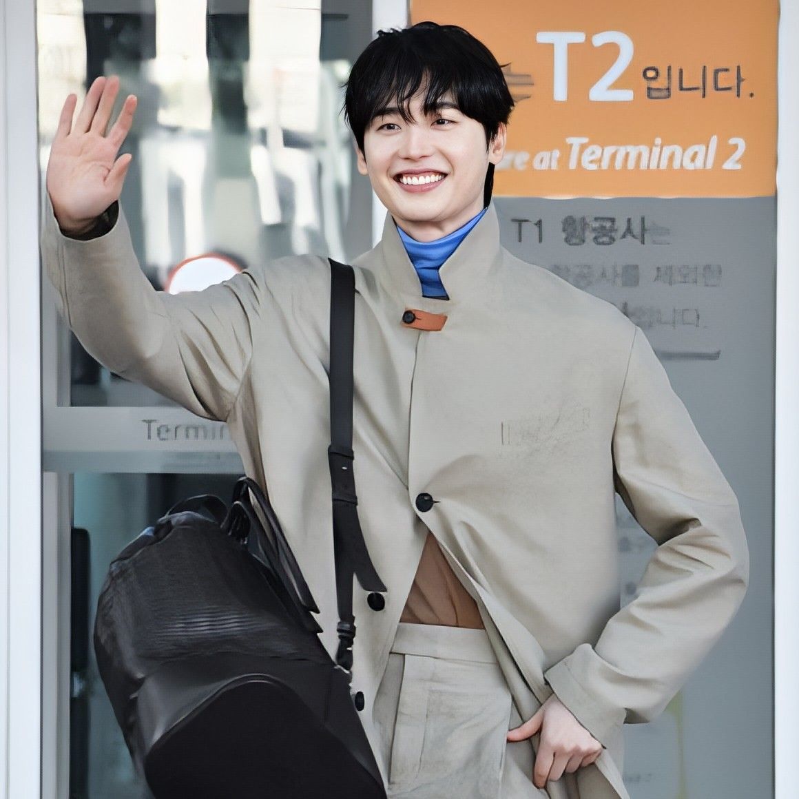 A moment captured by a fan of Lee Jongsuk