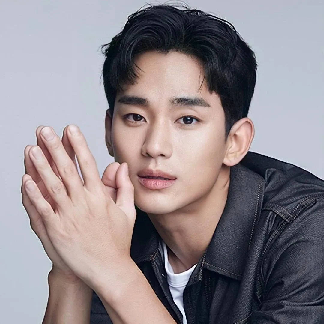 A moment captured by a fan of Kim Soohyun