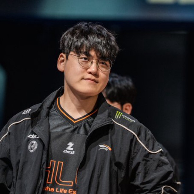 Behind-the-scenes cut of Gumayusi