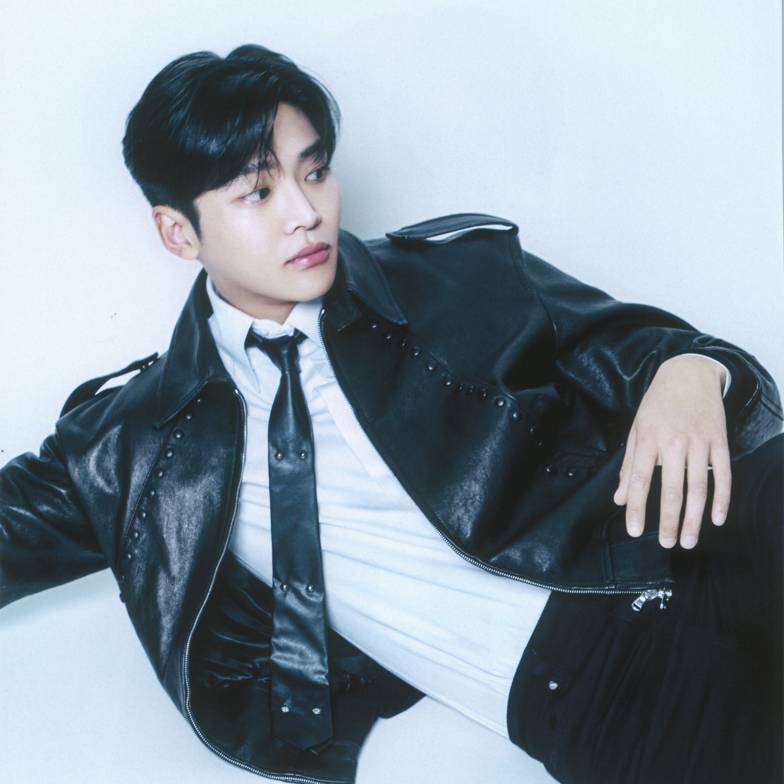 Foto terbaru dari Rowoon