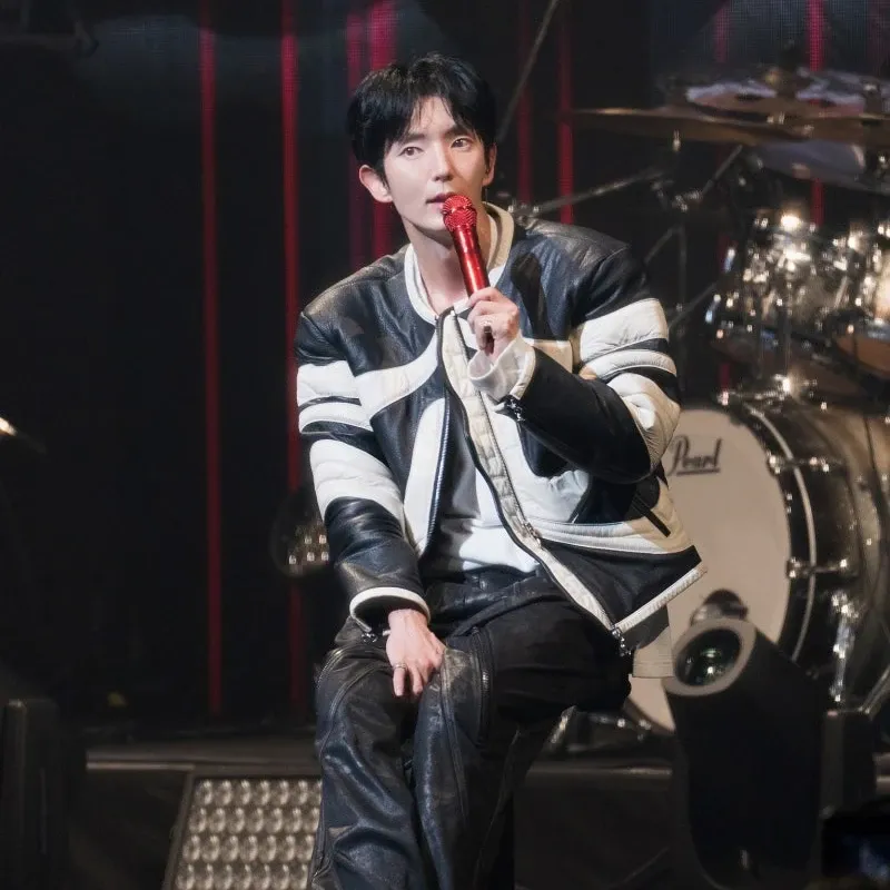 A moment captured by a fan of Lee Joongi