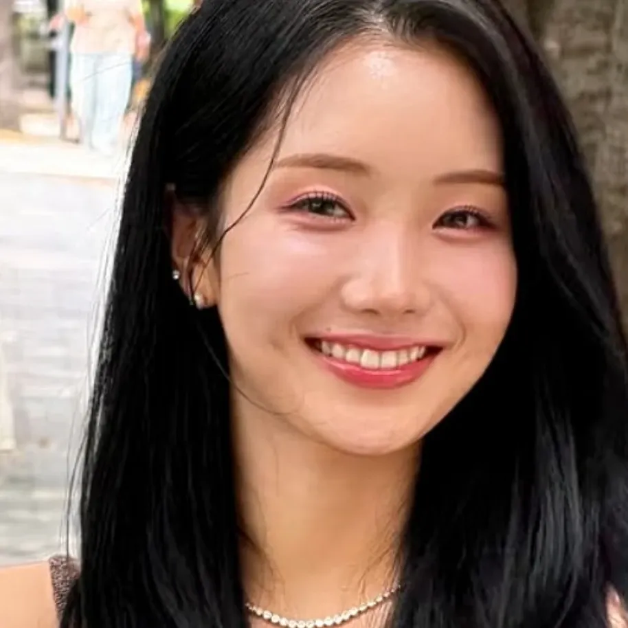 Recent activity shot of Kim Soyeon (2004)