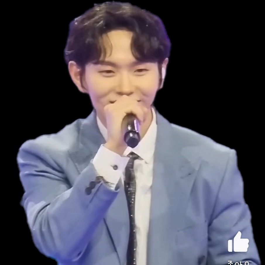 A moment captured by a fan of Lee Byeongchan