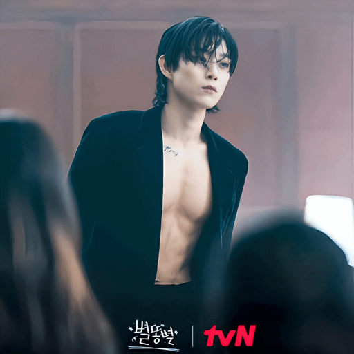A moment captured by a fan of Kim Youngdae