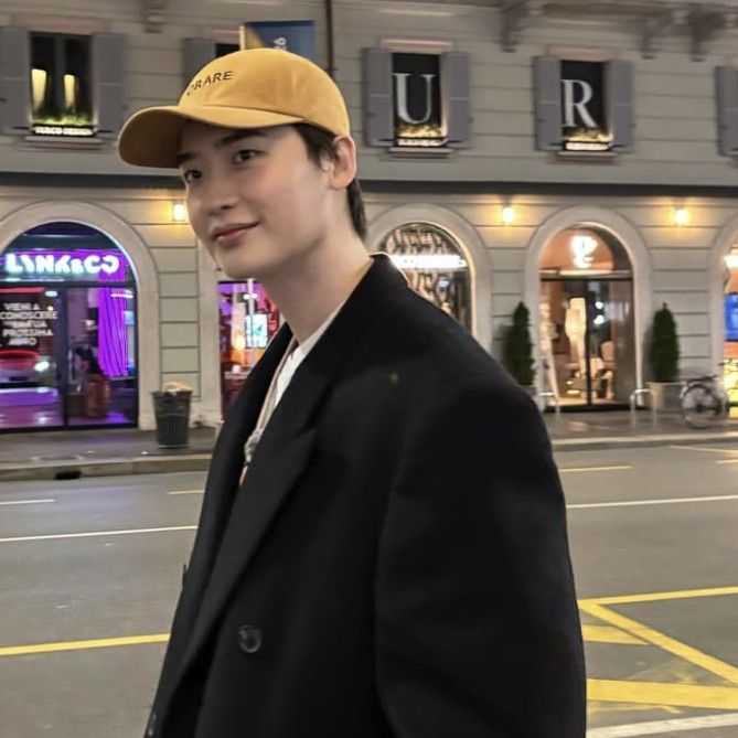 Behind-the-scenes cut of Lee Jongsuk