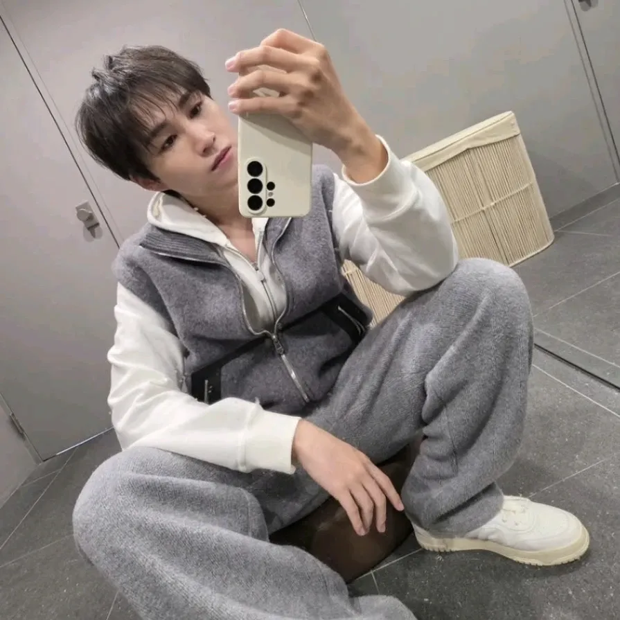 김희재의 비하인드 컷