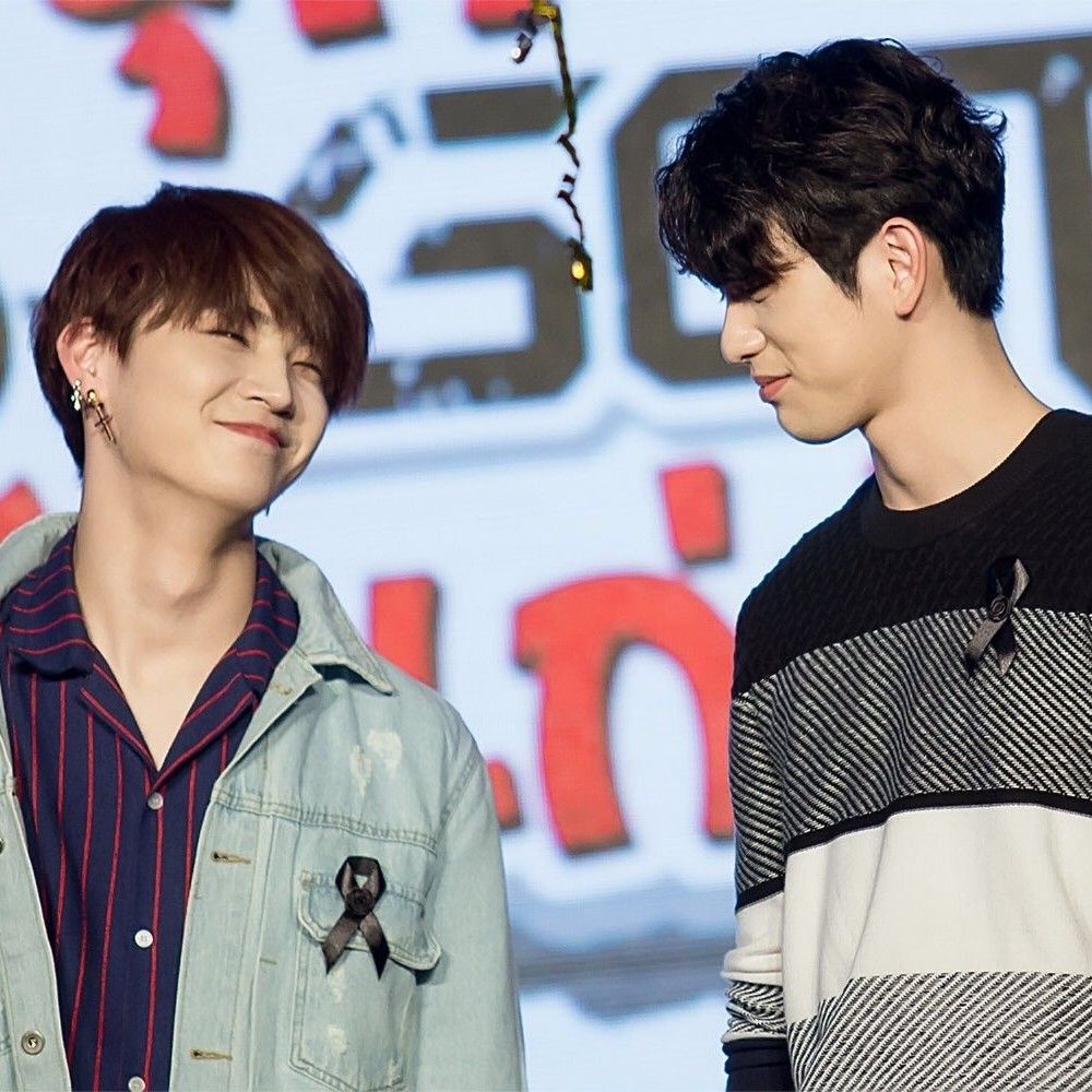 A moment captured by a fan of Park Jinyoung