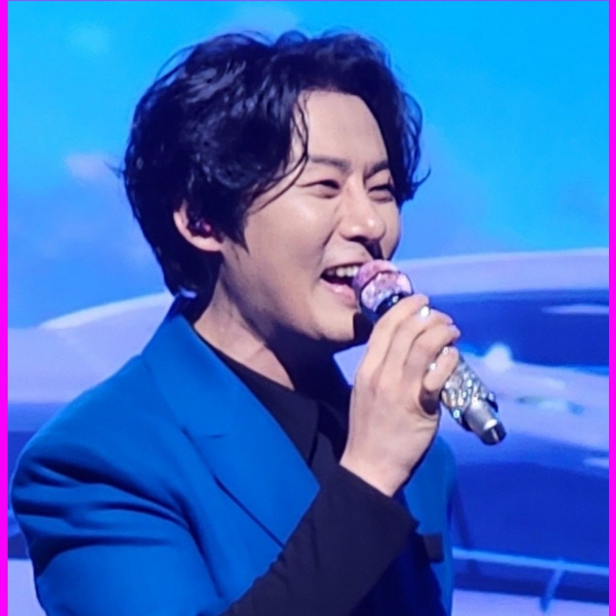 A moment captured by a fan of Kang Moonkyung