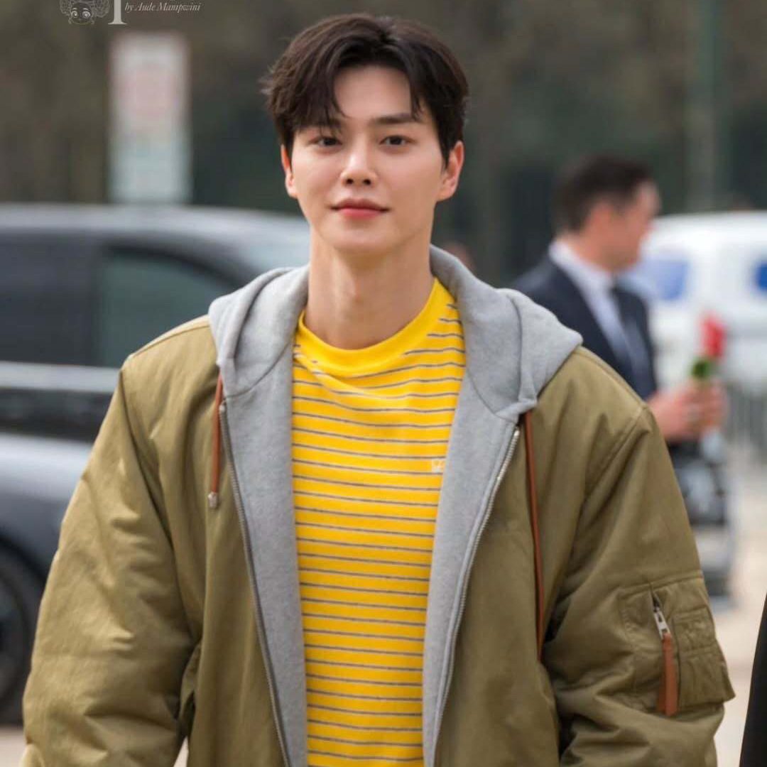 A moment captured by a fan of Song Kang