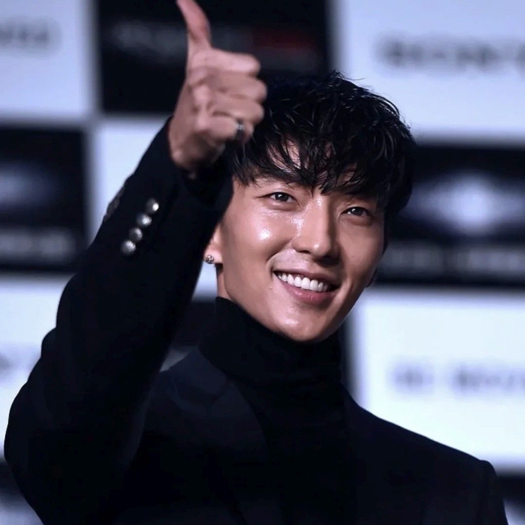 Behind-the-scenes cut of Lee Joongi