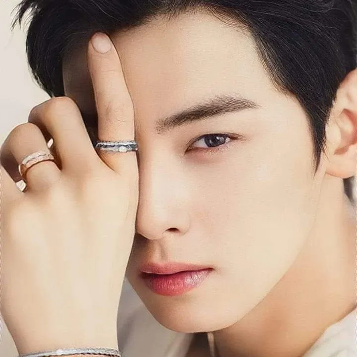 Recent activity shot of Cha Eunwoo