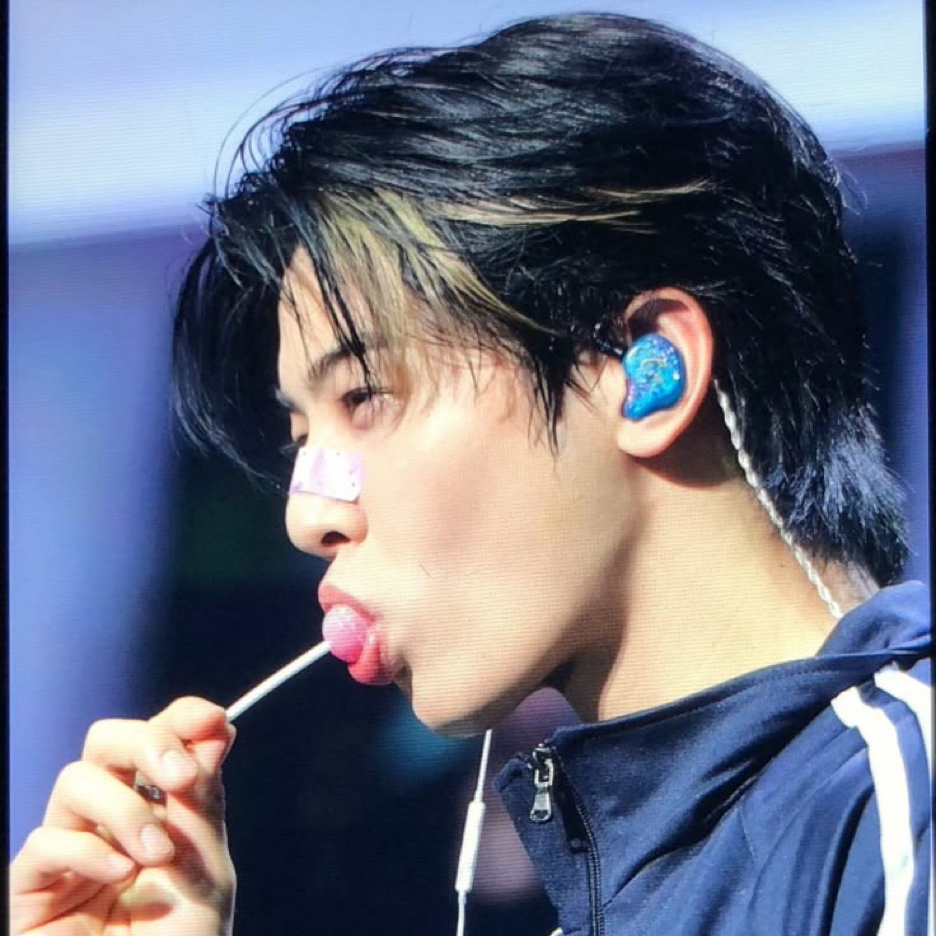 Behind-the-scenes cut of Cha Eunwoo