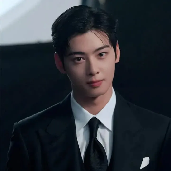 Recent activity shot of Cha Eunwoo