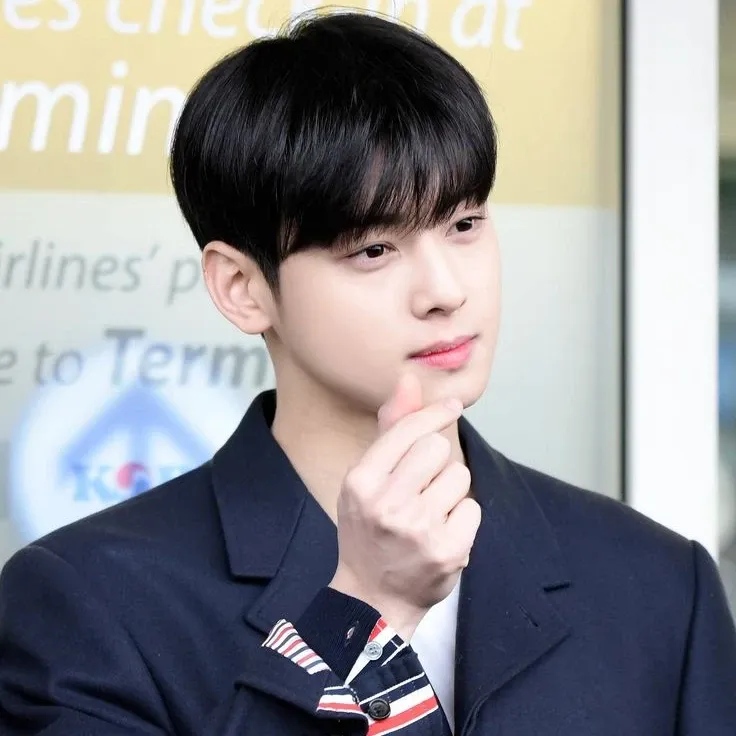 Recent activity shot of Cha Eunwoo